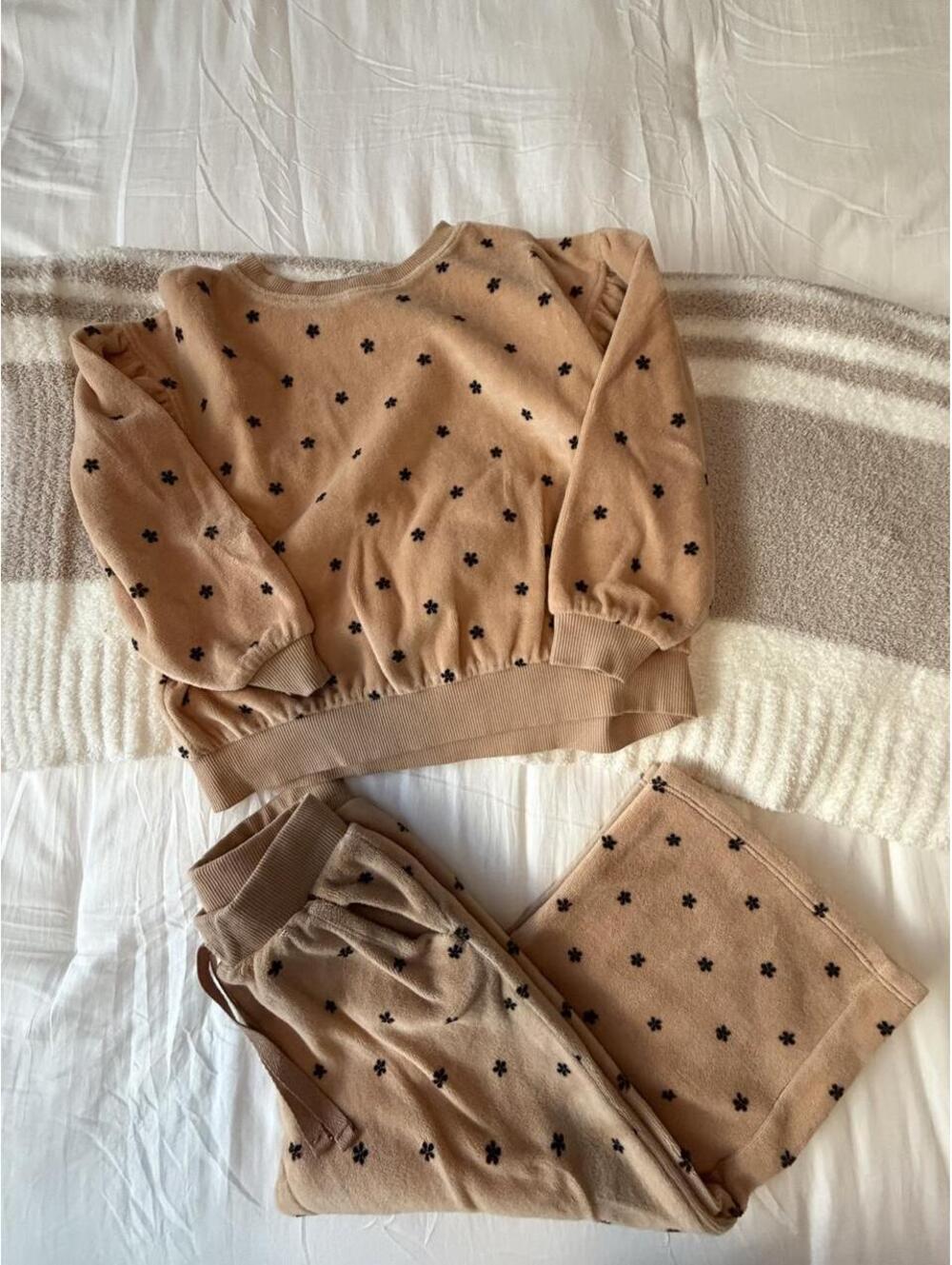 Cat & Jack black flower print on tan sweat set